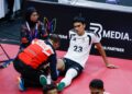 Tekong negara Mohammad Syahir Mohd Rosdi mengalami kecederaan ketika menentang pasukan Jepun pada peringkat suku akhir sepaktakraw Regu Berkumpulan pada Kejohanan Piala Dunia Sepaktakraw TM ISTAF 2026 di Stadium Titiwangsa, semalam.-UTUSAN/SHIDDIEQIIN ZON