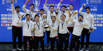 PEMAIN-pemain sepaktakraw negara dinobatkan sebagai juara selepas menewaskan pasukan Thailand pada perlawanan akhir sepaktakraw Regu Berkumpulan pada Kejohanan Piala Dunia Sepaktakraw TM ISTAF 2026 di Stadium Titiwangsa di sini hari ini.-UTUSAN/SHIDDIEQIIN ZON