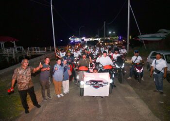 RUSLIN Jusoh (depan) menyertai program Konvoi Bermotor bersama Skuad Antidadah Dua Roda di sekitar pekan Kudat, Sabah sambil menyampaikan kempen Pesanan Antidadah (Pesada) kepada masyarakat.