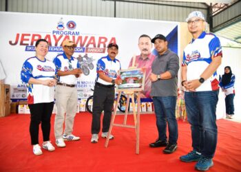 RUSLIN Jusoh (tengah) sewaktu merasmikan kempen Jerayawara Skuad Antidadah Dua Roda sempena dengan Program Jelajah Aspirasi Bebas Dadah (JABD) 2026 di Pulau Banggi, Sabah, hari ini.
