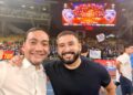 ONN Hafiz Ghazi (kiri) bergambar bersama Tunku Mahkota Ismail selepas JDT menewaskan Kuching City FC 2-0 untuk merangkul Piala Malaysia di TM Stadium Nasional, Bukit Jalil malam tadi.