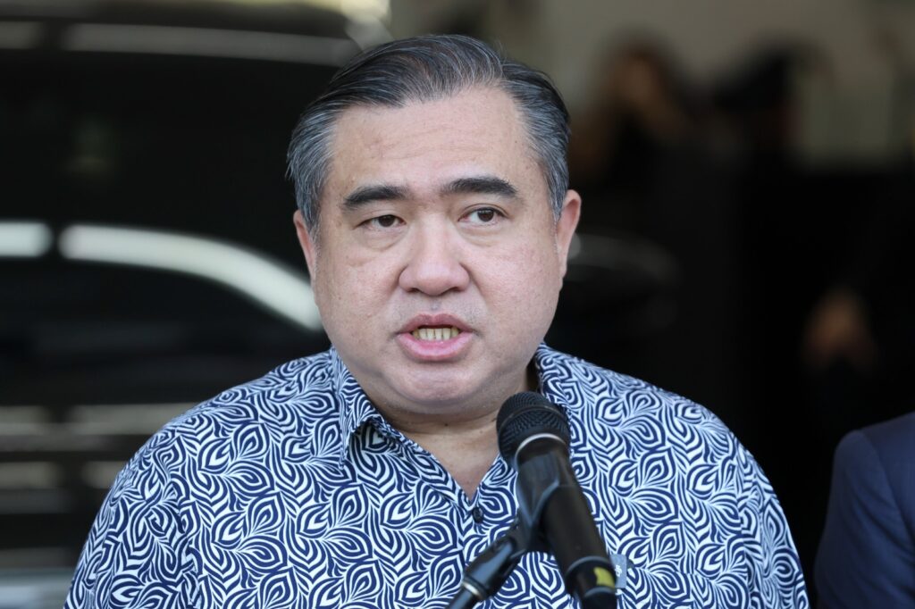 Loke invites Johor MB to sit with him on new KTM Komuter service