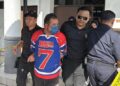 HASRUL Nizam Hassan (tengah) dihadapkan ke Mahkamah Majistret kerana melakukan kecuaian mengubah suai tong gas helium hingga menyebabkan letupan yang mengakibatkan kematian di Sungai Petani, hari ini.