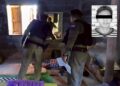 ANGGOTA polis memeriksa mayat suspek (gambar kecil) yang terbunuh dalam pertempuran dengan pihak berkuasa di Kampung Lubo Panjang, Daerah Kabang, Yala, Thailand awal pagi tadi. - IHSAN ISOC 4