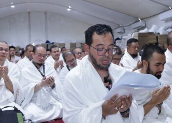 ZULKIFLI Hasan sewaktu menyampaikan Khutbah Arafah di Mekah, hari ini.
