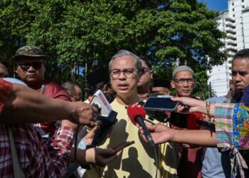 FAHMI Fadzil ketika ditemui pemberita pada Program Korban Perdana Perpaduan Lembah Pantai 2026 di Jalan Pantai Permai di sini, hari ini.  - UTUSAN/SYAKIR RADIN