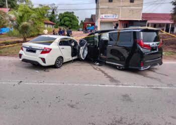 KEADAAN kenderaan yang bertembung dalam kemalangan yang meragut tiga nyawa di Jalan Gua Musang-Kuala Krai berhampiran sebuah stesen minyak di Laloh, Kuala Krai, Kelantan hari ini.
