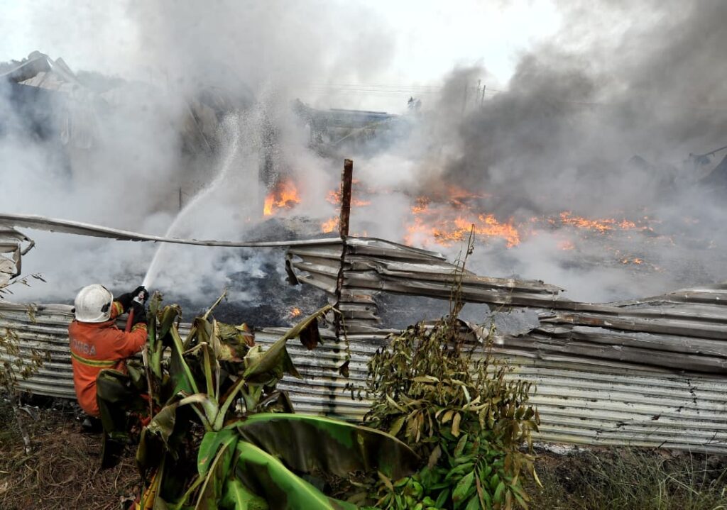 Kilang proses bahan kitar semula terbakar, 80 peratus premis musnah