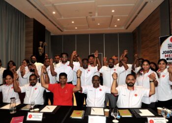PRESIDEN MIPP, S.P. Punithan (duduk dua kanan) pada sidang media sempena Mesyuarat MIPP Negeri Johor di Hotel Sunway Big Box, Iskandar Puteri disini. UTUSAN/RAJA JAAFAR ALI