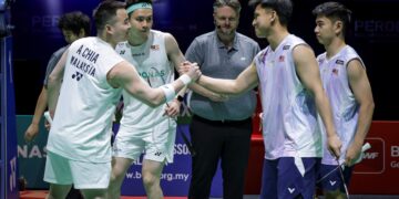 GOH Sze Fei-Nur Izzuddin Rumsani (dua dari kanan) menewaskan Aaron Chia-Soh Wooi Yik pada aksi separuh akhir Malaysia Masters di Unifi Arena, Bukit Jalil, hari ini. - UTUSAN/IQBAL ROSLI