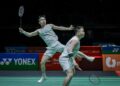 AARON Chia-Soh Wooi Yi menewaskan Hu Ke Yuan-Lin Xiang Yi menerusi kemenangan straight set 21-15, 21-16 dalam masa 34 minit di Unifi Arena, Bukit Jalil, hari ini. - UTUSAN/IQBAL ROSLI