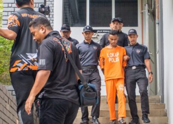 MUHAMMAD Iqbal Fitri Mazlan ketika dibawa ke Mahkamah Majistret Temerloh, Pahang.