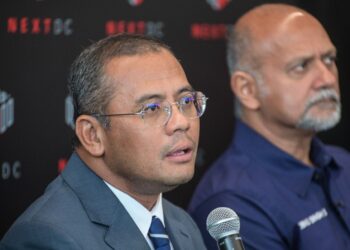 AMIRUDIN Shari ketika sesi sidang media pada majlis perasmian NEXTDC KL1 di Pusat Data NEXTDC, Petaling Jaya di sini, hari ini. - UTUSAN/SYAKIR RADIN