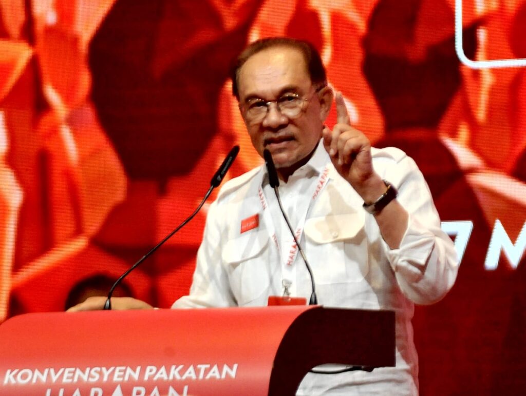 Daya tahan, upaya Anwar urus kerajaan campuran menjadi stabil – Penganalisis