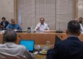ANWAR Ibrahim ketika mendengar pembentangan utama daripada Kementerian Kesihatan Malaysia (KKM) dan Kementerian Perladangan dan Komoditi (KPK) pada Mesyuarat Majlis Tindakan Ekonomi Negara (MTEN). - FB ANWAR IBRAHIM