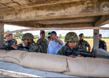 ANWAR Ibrahim ketika Majlis Ramah Mesra Perdana Menteri Bersama Masyarakat Setempat Pulau Banggi di Dewan Terbuka Pekan Baru Pulau Banggi, Sabah. - FACEBOOK PM