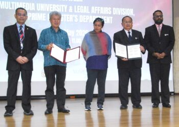 AZALINA Othman Said menghadiri Majlis MoU antara MMU dengan BHEUU di Dewan Persada Permata Dunia, Bukit Beruang, Melaka. - UTUSAN/AMRAN MULUP