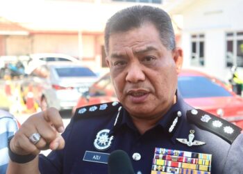 AZLI Mohd Noor semasa ditemui di pekarangan Jabatan Forensik Hospital Sultanah Nur Zahirah, Kuala Terengganu, Terengganu. - UTUSAN/PUQTRA HAIRRY