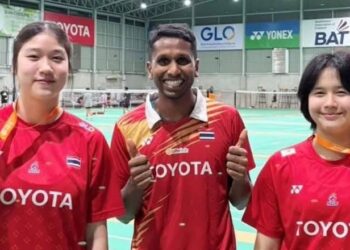 SALIM Samion (tengah) merupakan bekas anak didik bekas jurulatih negara, Datuk Misbun Sidek serta pernah mengendali skuad perseorangan wanita Thailand sejak 2021. - IHSAN BORNEO ECO HOUSE