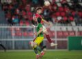 ARHAM Khussyairi bin Wahab melonjak tinggi daripada pemain Imigresen II FC untuk menanduk pada aksi Liga Semi A1 Semi Pro yang menyaksikan Kelantan Red Warrior menang 1-0 di Stadium Sultan Muhammad IV, Kota Bharu, Kelantan malam tadi.-IHSAN KRW FC