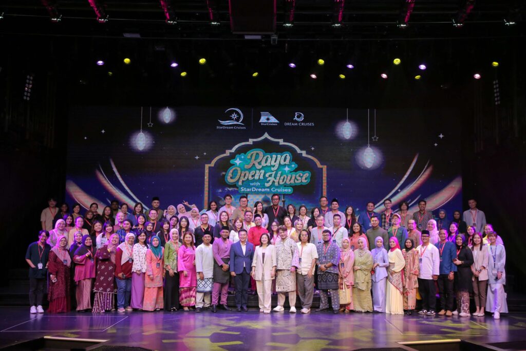 Rumah terbuka atas kapal persiaran StarDream