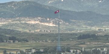 TIANG bendera dengan ketinggian 160 meter didirikan Korea Utara di DMZ.