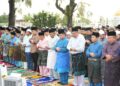 TUANKU Syed Faizuddin Putra Jamalullail berkenan berangkat menunaikan solat sunat
Aidiladha di Dataran Istiadat Istana Arau, Perlis, hari ini.-UTUSAN