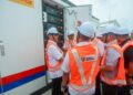 FADILLAH Yusof (kiri) melawat tapak Penyimpanan Tenaga Bateri (BESS) Santong 100MW/400MWh di Santong, Paka, Dungun, Terengganu. - UTUSAN/PUQTRA HAIRRY