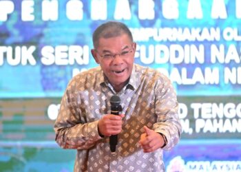 SAIFUDDIN Nasution Ismail ketika berucap pada Program Jelajah Wira Madani Briged Tenggara Pasukan Gerakan Am (PGA)di Kem Galing, Kuantan, Pahang. - UTUSAN/SHAIKH AHMAD RAZIF