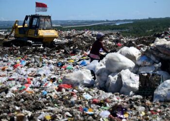 PEMANGDANGAN menyakitkan mata akiba timbunan sampah di Bali Indonesia.