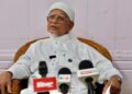ABDUL Hadi Awang dalam sidang akhbar selepas menyampaikan kuliah duha di Masjid Rusila
Marang, Terengganu. - UTUSAN/PUQTRA HAIRRY