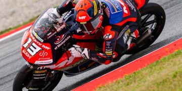 Hakim Danish sewaktu beraksi pada sesi latihan rasmi bagi kelas Moto3 pada Grand Prix Motosikal Catalunya di Barcelona, Sepanyol, hari ini. - Gambar Ihsan SIC Racing