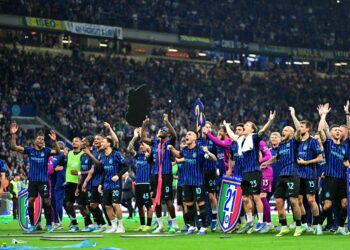 PEMAIN Inter Milan meraikan kejayaan mereka menjuarai Serie A semalam. - AFP