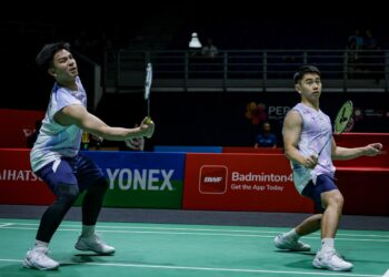 GOH Sze Fei-Nur Izzuddin Rumsani ketika menentang  pasangan Indonesia, Muh Putra Erwiansyah-Bagas Maulana pada aksi Kejohanan Badminton Malaysia Masters 2026 di Unifi Arena, di sini hari ini. - UTUSAN/MUHAMAD IQBAL ROSLI