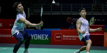 GOH Sze Fei-Nur Izzuddin Rumsani ketika menentang pasangan Indonesia, Muh Putra Erwiansyah-Bagas Maulana pada aksi Kejohanan Badminton Malaysia Masters 2026 di Unifi Arena, di sini hari ini. - UTUSAN/MUHAMAD IQBAL ROSLI
