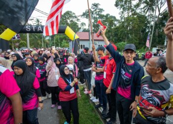 KAMIL Abdul Munim melepaskan peserta Program Fun Run Untukmu Ibu 2026 di Padang Rengas, Perak hari ini.