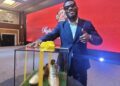 Emmanuel Mbarga dinobat penjaring gol terbaik serta penerima Anugerah Kasut Emas Liga A1 Semi Pro. - UTUSAN/MUSTAQIM MOHAMED