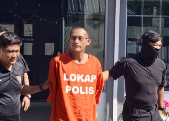 MOHD Shahifuldin Mohd. Shahiran dituduh memiliki senjata api dan peluru di Mahkamah Sesyen Sik, hari ini.