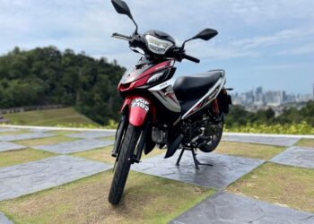 DENGAN tinggi tempat duduk 760 mm, karak roda 1,220 mm dan kelegaan lantai 145 mm, mudah dikendalikan.