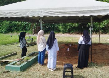 JENAZAH Nurfisya Zulkifly dikebumikan di Tanah Perkuburan Islam Kampung Periang, Enggor di Kuala Kangsar hari ini.