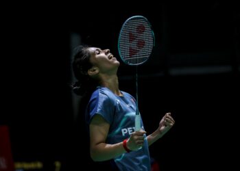 K. Letshanaa ketika meraikan kejayaan menewaskan pemain Jepun, Tomoka Miyazaki pada aksi pusingan kedua Kejohanan Badminton Malaysia Masters 2026 di Unifi Arena, hari ini. - UTUSAN/IQBAL ROSLI