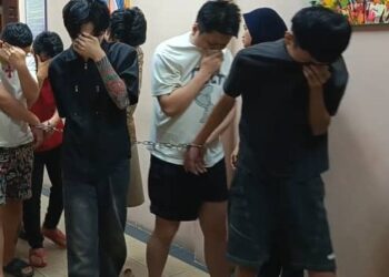 SERAMAI 28 tertuduh mengaku bersalah dan didenda RM5,000 setiap seorang atas kesalahan 
penipuan “love scam” dan pelaburan penjualan produk kegunaan harian dalam talian yang menyasarkan warganegara Korea. UTUSAN/NASRAWATI SYARIFUDDIN