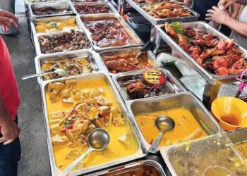 Restoran Lepaking menyediakan lebih 50 jenis lauk-pauk yang menampilkan keunikan masakan kampung.