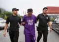 MOHD. Shahifuldin Mohd. Shahiran dituduh memiliki senjata api dan peluru di Mahkamah Sesyen dan Majistret Baling, hari ini. - UTUSAN/ SHAHIR NOORDIN