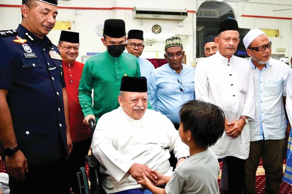Raja Perlis rentas gelombang  zaman penuh kebijaksanaan