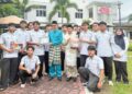 Majlis penyerahan 10 unit solar daripada jawatankuasa Kelab Mesra Alam Sesi 2 2025/2026 kepada Ibrahim Burhan (baju biru) diiringi Timbalan Pengarah PSB, Roswady Abdul Wahab.