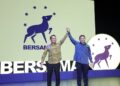 MOHD. Rafizi Ramli (kanan) bersama Nik Nazmi Nik Ahmad pada Majlis Pengumuman Hala Tuju Politik di PJ Performing Arts Center di sini, hari ini.