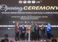 TAN Sri Mohamad Norza Zakaria (tiga kiri) bersama Datul Sumali Reduan (dua kiri) dan Datuk Abdul Halim Kader (empat kanan) ketika melancarkan gimik pada majlis pembukaan Piala Dunia Sepak Takraw ISTAF 2026 di Pusat Dagangan Dunia Kuala Lumpur di sini, hari ini. - UTUSAN/SYAKIR RADIN