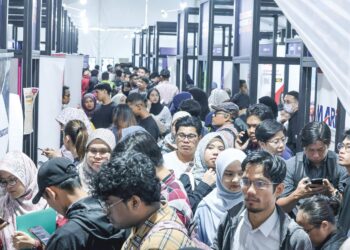 Mewujudkan peluang pekerjaan yang banyak antara faktor tarikan rakyat dalam memilih kerajaan. – MINGGUAN/AMIR KHALID