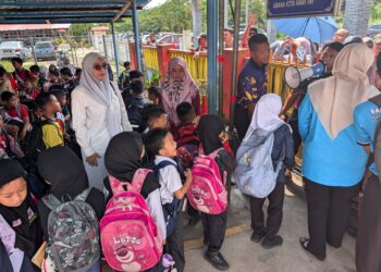 PERGERAKAN keluar murid-murid di SK Seri Maimon, Parit Sulong, Batu Pahat terkawal dan lancar dengan pemantauan daripada guru-guru bertugas serta pentadbir sekolah.